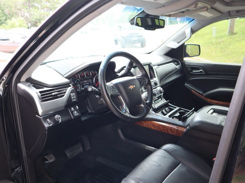 Used 2015 Chevrolet Suburban LTZ RWD image 8