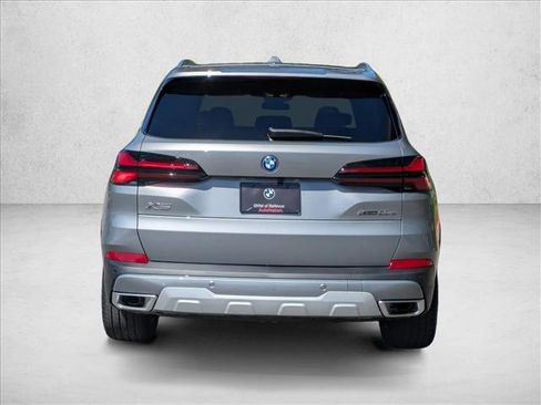 Used 2026 BMW X5 xDrive50e image 7