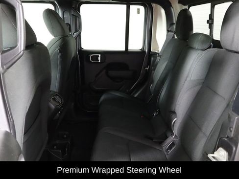 Used 2023 Jeep Gladiator Sport AWD/4WD image 17