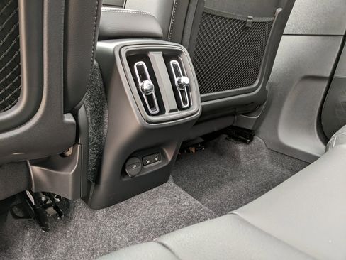 Certified 2025 Volvo XC40 B5 Ultra w/ Climate Package image 24