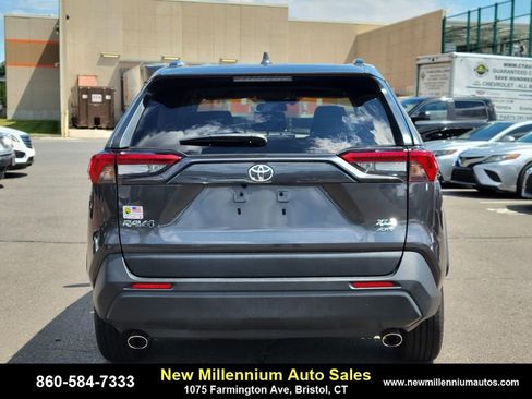 Used 2022 Toyota RAV4 XLE w/ Convenience Package image 4