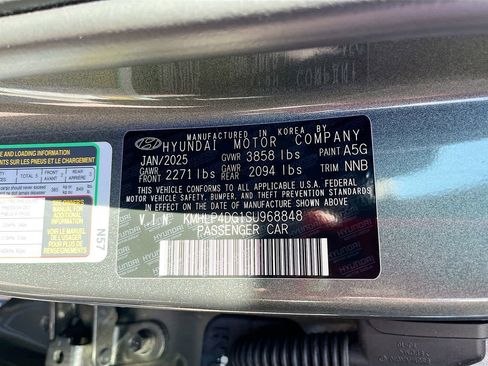 Used 2025 Hyundai Elantra Limited image 31