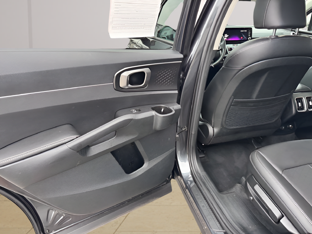 Used 2023 Kia Sorento S w/ Panoramic Sunroof Package FWD image 31