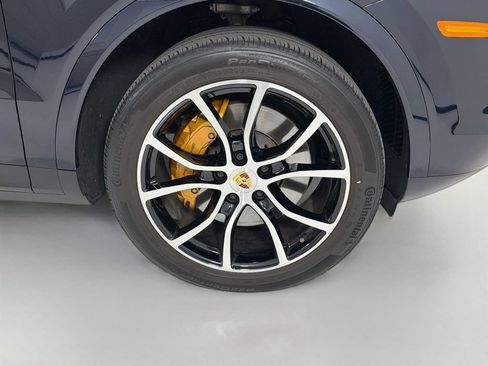 Certified 2023 Porsche Cayenne AWD/4WD image 37