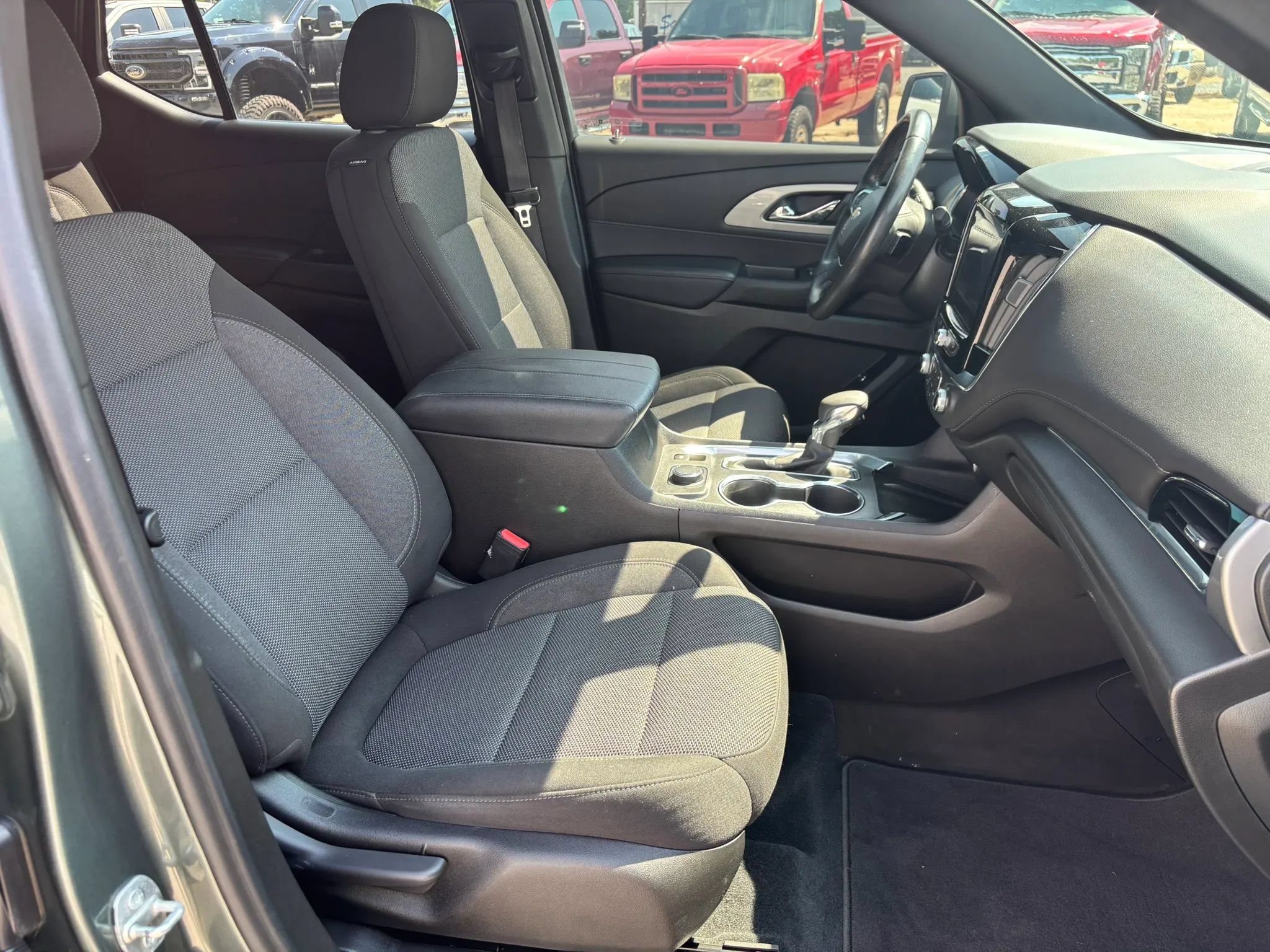 Used 2022 Chevrolet Traverse LT FWD image 22
