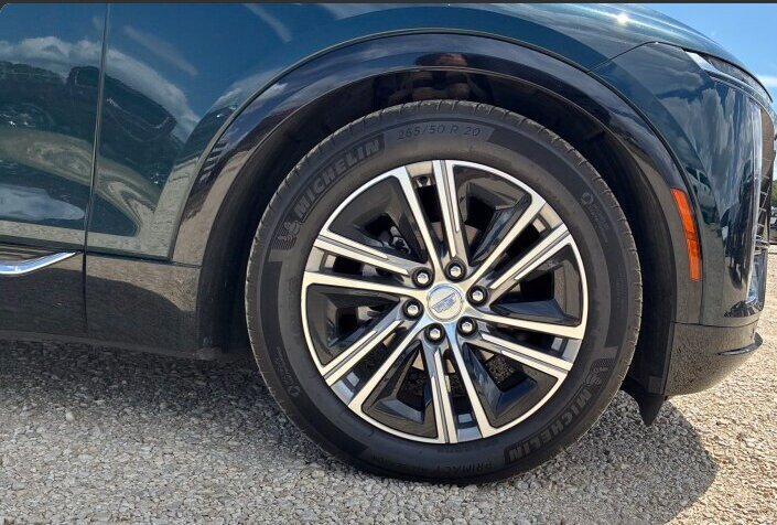 Certified 2024 Cadillac Lyriq Luxury w/ LPO, Floor Liner Package AWD/4WD image 4