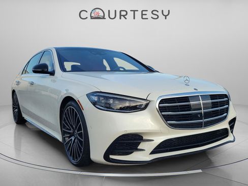 Used 2022 Mercedes-Benz S 580 4MATIC Sedan image 2