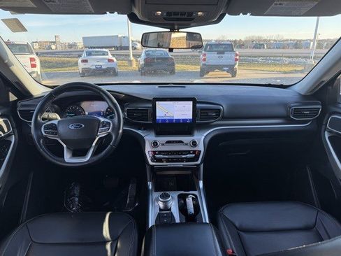 Used 2021 Ford Explorer XLT w/ Equipment Group 202A image 28