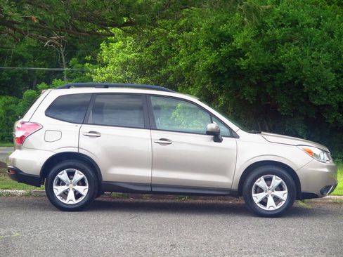 Used 2015 Subaru Forester 2.5i Premium w/ All-Weather Package AWD/4WD image 5