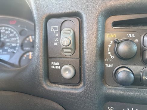 Used 2001 Chevrolet Blazer LT w/ Preferred Equipment Group image 12