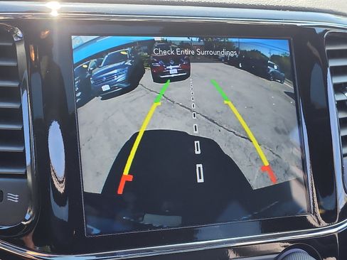 Used 2022 Jeep Grand Cherokee Laredo X image 18