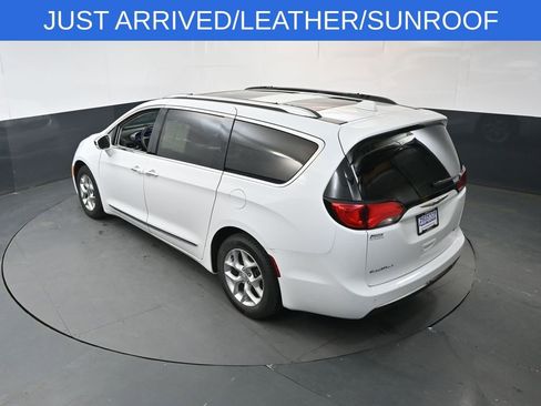 Used 2019 Chrysler Pacifica Limited FWD image 31