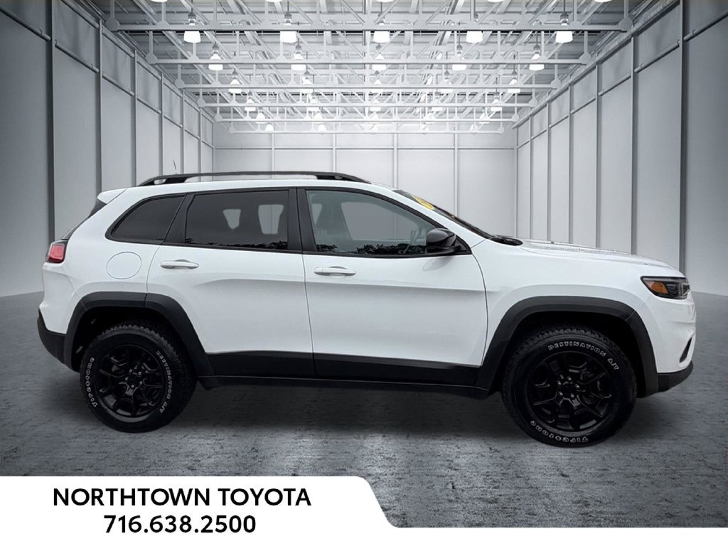 Used 2022 Jeep Cherokee Latitude w/ Sun & Sound Group AWD/4WD image 3