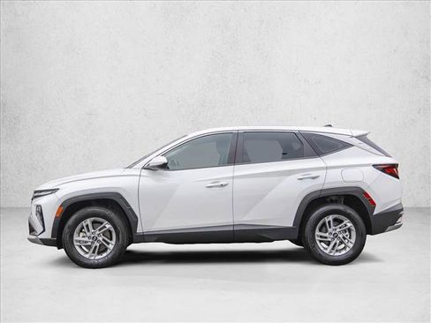 Certified 2025 Hyundai Tucson SE image 8