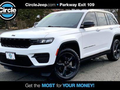 Used 2023 Jeep Grand Cherokee Altitude