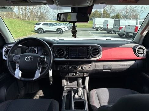 Used 2020 Toyota Tacoma SR5 image 18