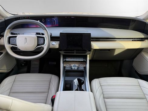 Used 2025 Lincoln Nautilus Reserve image 10