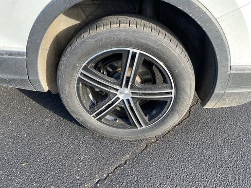 Used 2021 Volkswagen Tiguan SE image 6