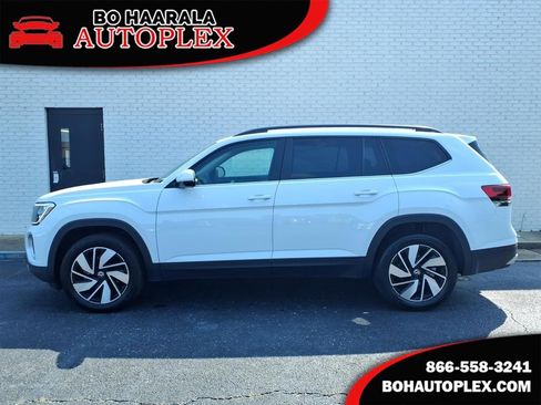 Used 2025 Volkswagen Atlas SE AWD/4WD image 1