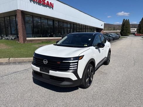 New 2026 Nissan Kicks SR w/ SR Premium Package AWD/4WD image 3