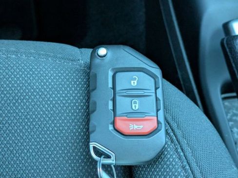 Used 2021 Jeep Wrangler Unlimited Sport image 23