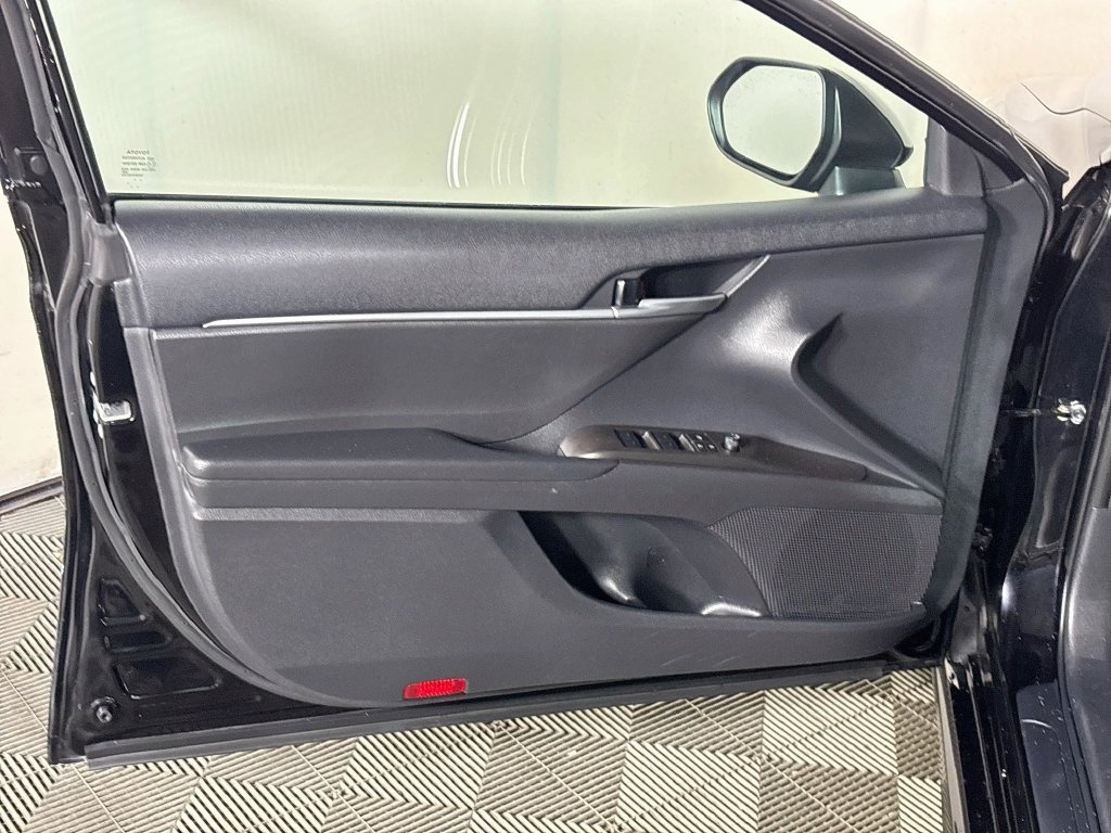 Used 2023 Toyota Camry SE FWD image 10