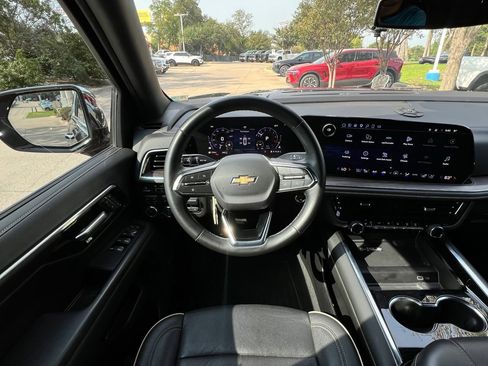 Used 2025 Chevrolet Suburban Premier w/ Sun And Tow Package AWD/4WD image 11