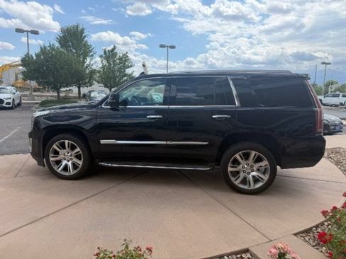 Used 2016 Cadillac Escalade Luxury AWD/4WD image 5