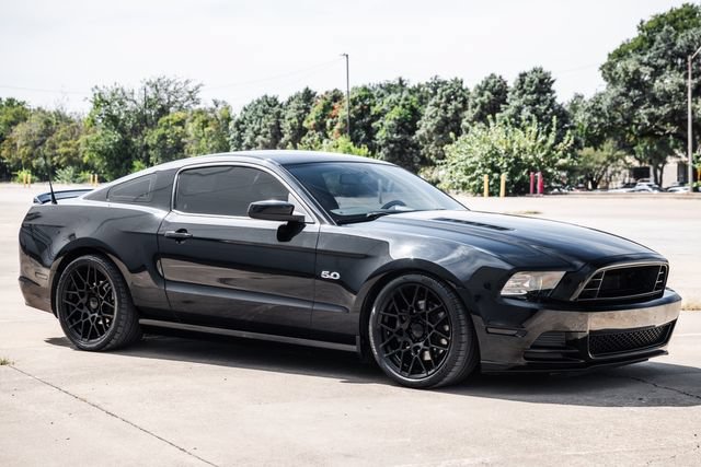 Used 2014 Ford Mustang GT Premium w/ Comfort Package RWD image 35