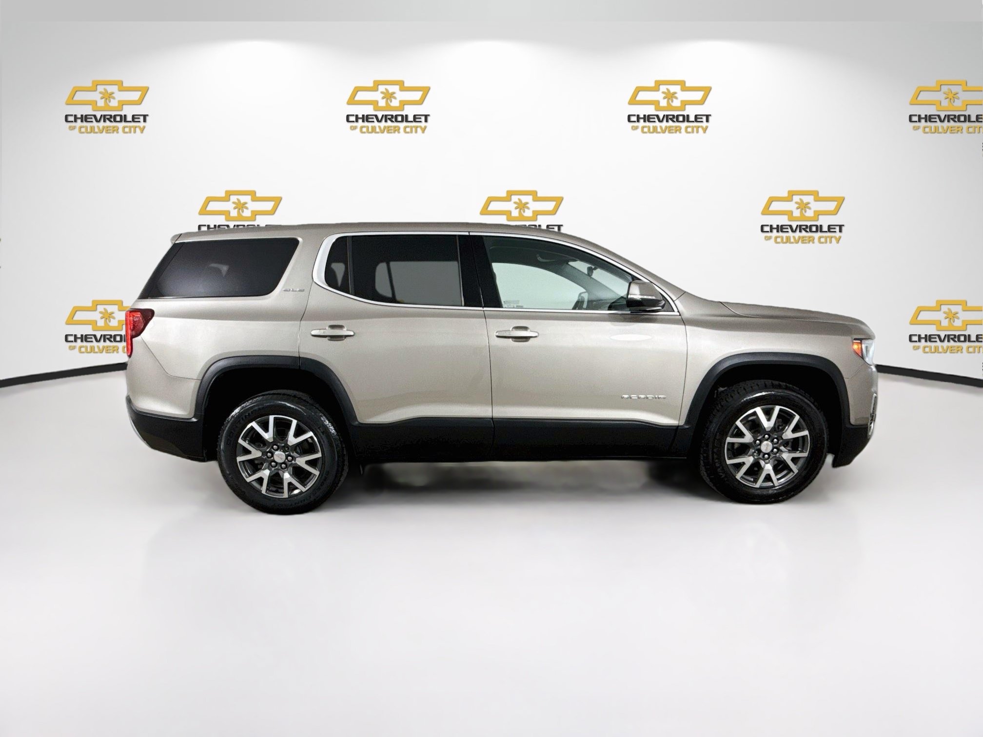 Used 2023 GMC Acadia SLE FWD image 9