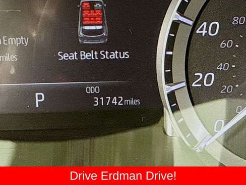 Used 2023 Toyota Highlander L FWD image 33