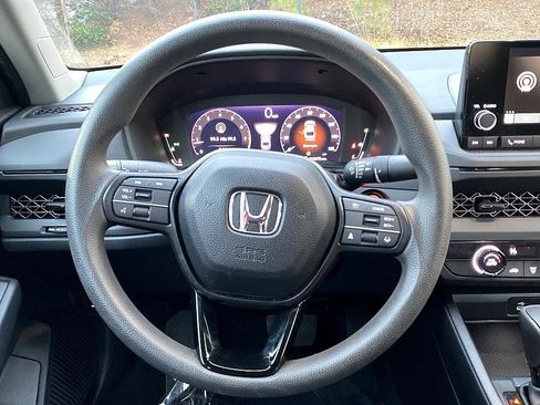 Used 2025 Honda Accord LX image 13