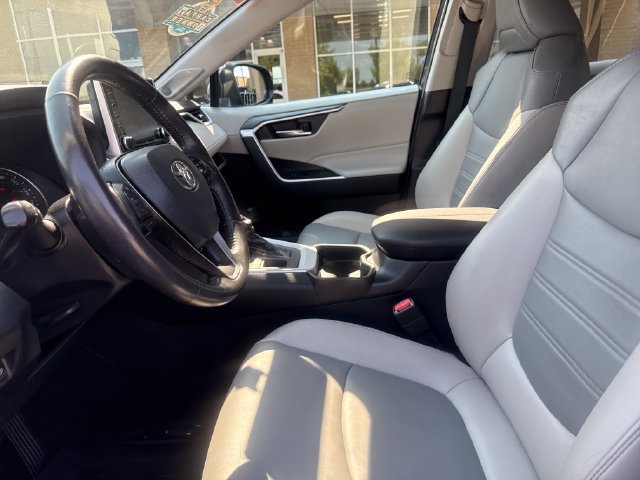 Used 2021 Toyota RAV4 XLE Premium AWD/4WD image 8