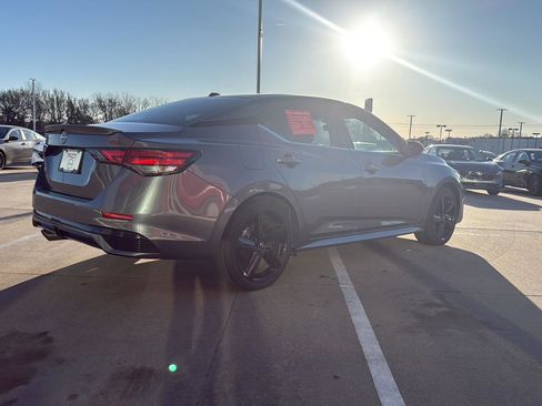 Used 2025 Nissan Sentra SR w/ Lighting Package image 6