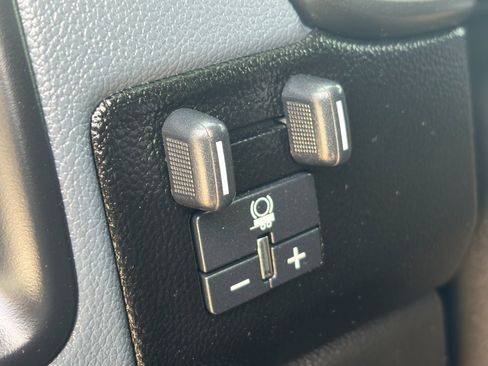 Certified 2022 Chevrolet Colorado Z71 w/ Z71 Midnight Edition image 13