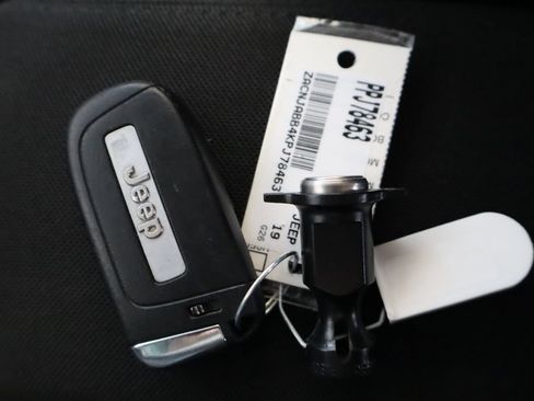 Used 2019 Jeep Renegade Latitude FWD image 45