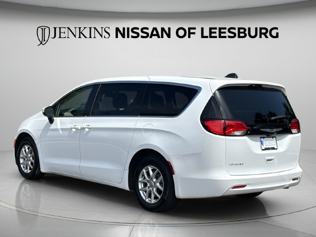 Used 2023 Chrysler Voyager LX FWD image 11