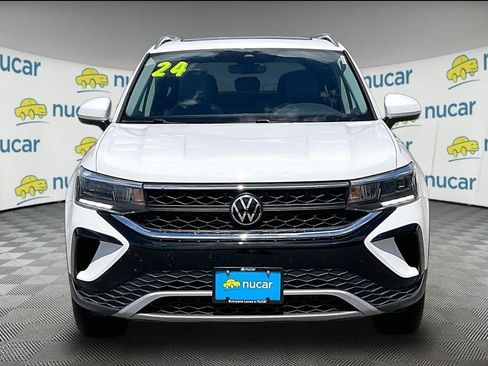 Used 2024 Volkswagen Taos SE AWD/4WD image 2