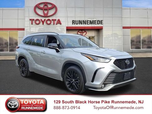 Certified 2025 Toyota Highlander XSE AWD/4WD image 1