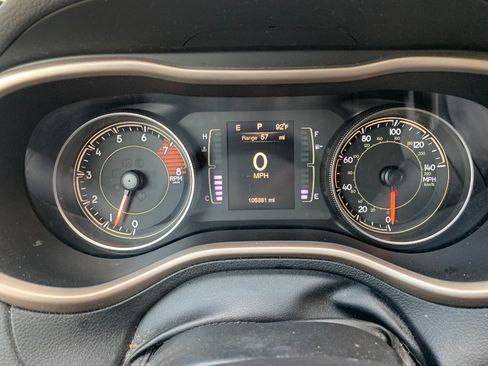 Used 2016 Jeep Cherokee Latitude w/ Comfort/Convenience Group AWD/4WD image 11