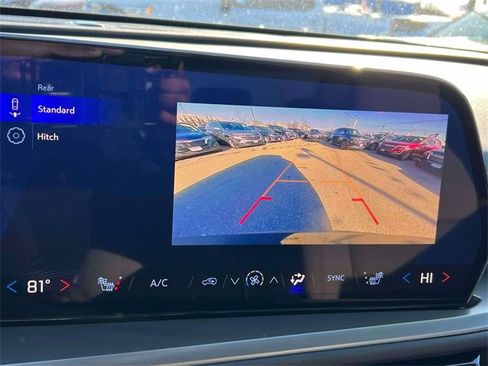 Used 2025 Chevrolet Traverse LT image 30