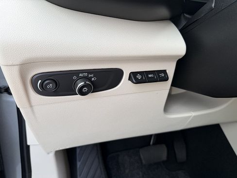 Used 2023 Buick Envision Avenir AWD/4WD image 29