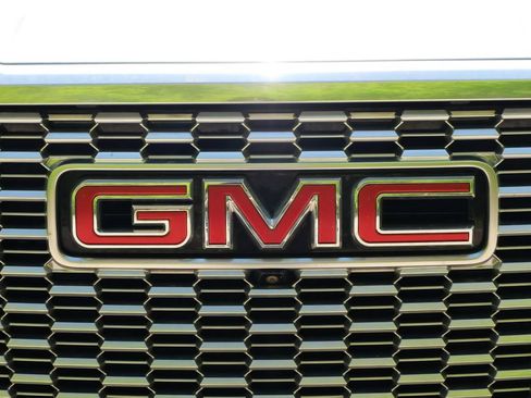 Used 2023 GMC Yukon Denali AWD/4WD image 8