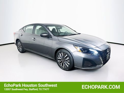 Used 2025 Nissan Altima 2.5 SV image 1