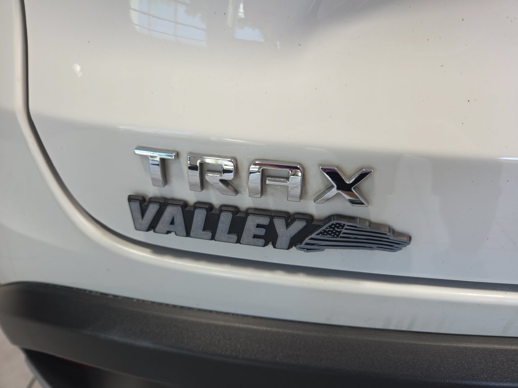 Used 2025 Chevrolet Trax LT w/ LT Convenience Package FWD image 9