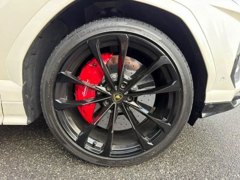 Used 2022 Lamborghini Urus AWD/4WD image 16