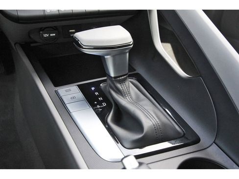 Used 2024 Hyundai Elantra SEL FWD image 29