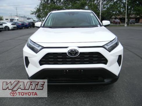 Used 2024 Toyota RAV4 LE AWD/4WD image 6