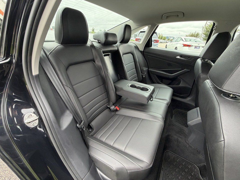 Used 2024 Volkswagen Jetta SE FWD image 25