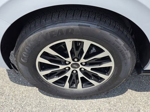 Used 2025 Ford Expedition Platinum AWD/4WD image 19